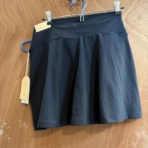 Women size L  Logilates Black Skort / Shorts NWT